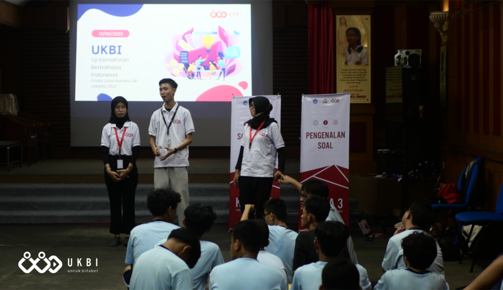 Proses perkenalan awal para finalis duta bahasa (Krida 3) kepada para murid peserta UKBI untuk Difabel di SLB B Pangudi Luhur